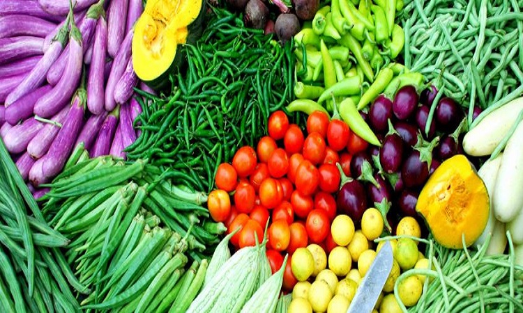 UP News: सब्जियों के दाम ने बिगड़ा बजट, आलू-टमाटर और हरी सब्जियों के दाम हुए दोगुने