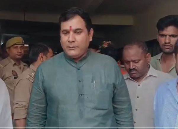 Video -योगी सरकार पर भड़के BJP विधायक, बोले-अगर आरोपी के घर पर नहीं चला बुलडोजर, मैं कानून हाथ में लूंगा चाहें मुझे फांसी हो जाए