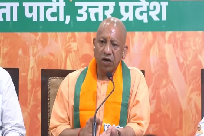 दलितों-पिछड़ों का आरक्षण छीनकर मुसलमानों को देना चाहती है कांग्रेस: सीएम योगी