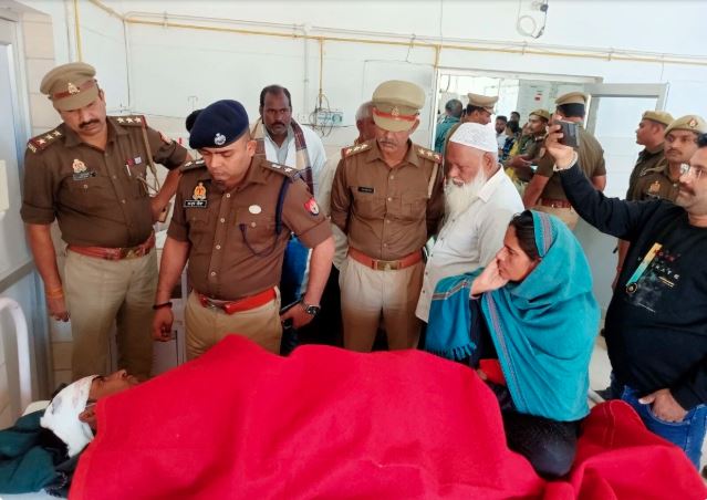 UP News : जम्मू से वाराणसी आ रही बेगमपुरा एक्सप्रेस में सीट पर बैठने को लेकर मर्डर, वारदात में दो सगे भाई गंभीर रूप से घायल