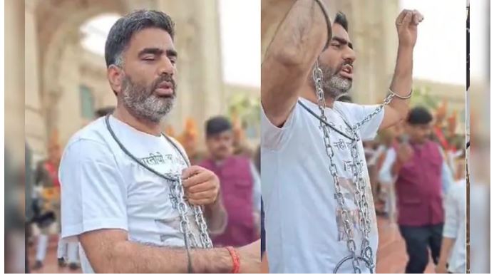 UP Budget Session : सपा विधायक अतुल प्रधान पूरे शरीर को जंजीर में बांधकर पहुंचे विधानसभा, इस मामले को लेकर ​विरोध