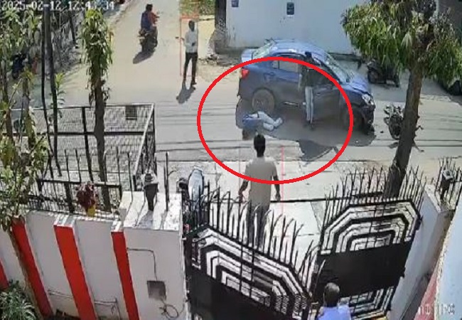 Viral video: तेज रफ्तार से चली आ रही बाइक की कार से जबरदस्त टक्कर, देखें दिल दहला देने वाला वीडियो