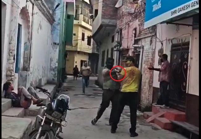 Video- BJP नेता ने होली खेलने से मना किया तो युवक कर दी फायरिंग, दोस्त को लगी गोली