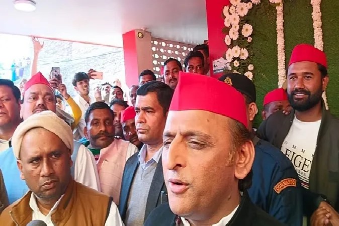 बीजेपी बन गई है भू- माफिया पार्टी, लाल कृष्ण आडवाणी को भारत रत्न दिए जाने पर कही ये बात : अखिलेश यादव