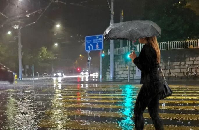 UP Weather Update: यूपी में बदलेगा मौसम का ​मिजाज, बारिश के साथ गिरेंगे ओले, सर्द हवा बढ़ाएंगी ठिठुरन