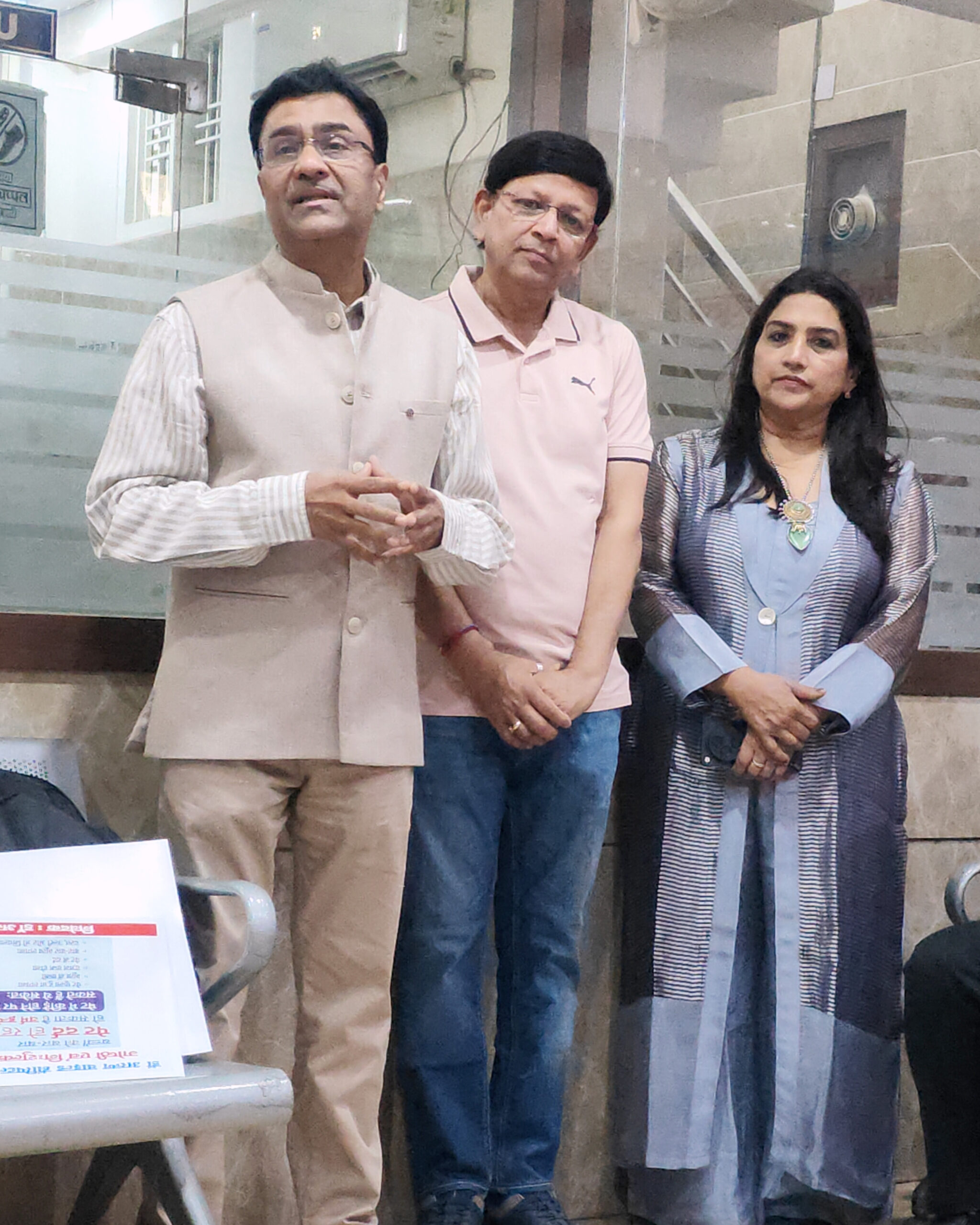 डॉ अरुण जैन, संदेश जैन और डॉक्टर संध्या जैन